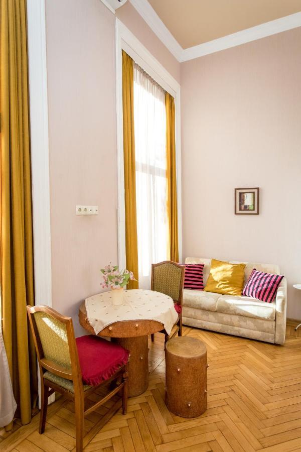 Hb Apartments Mari Brose Tbilisi Exterior photo